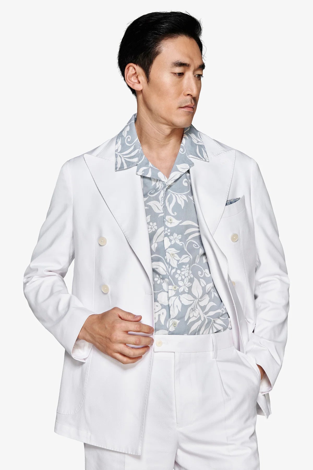 White double-breasted relaxed blazer