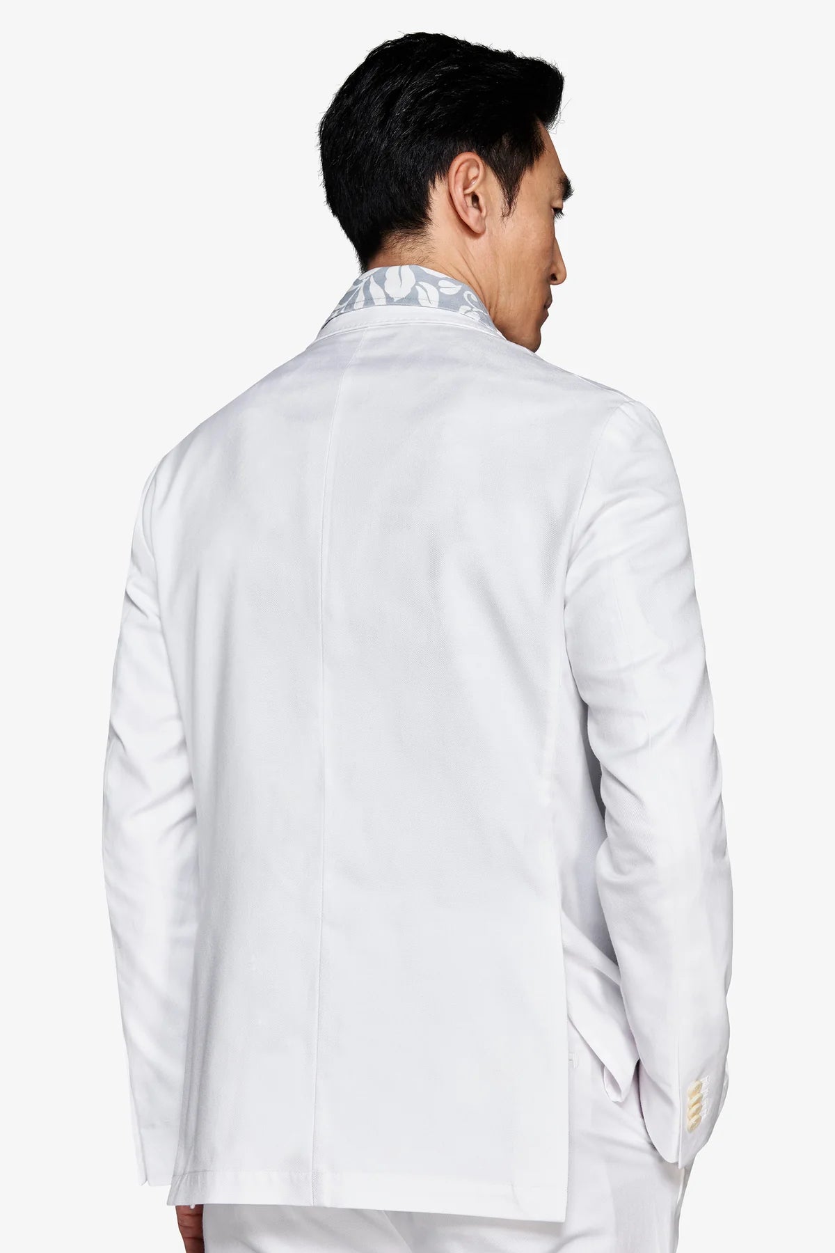 White double-breasted relaxed blazer