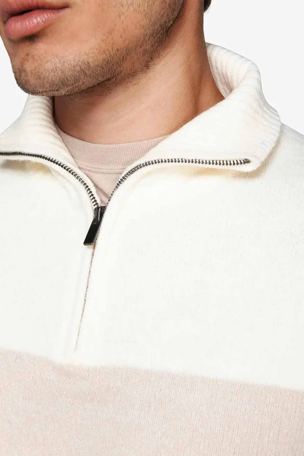 #color_Off White